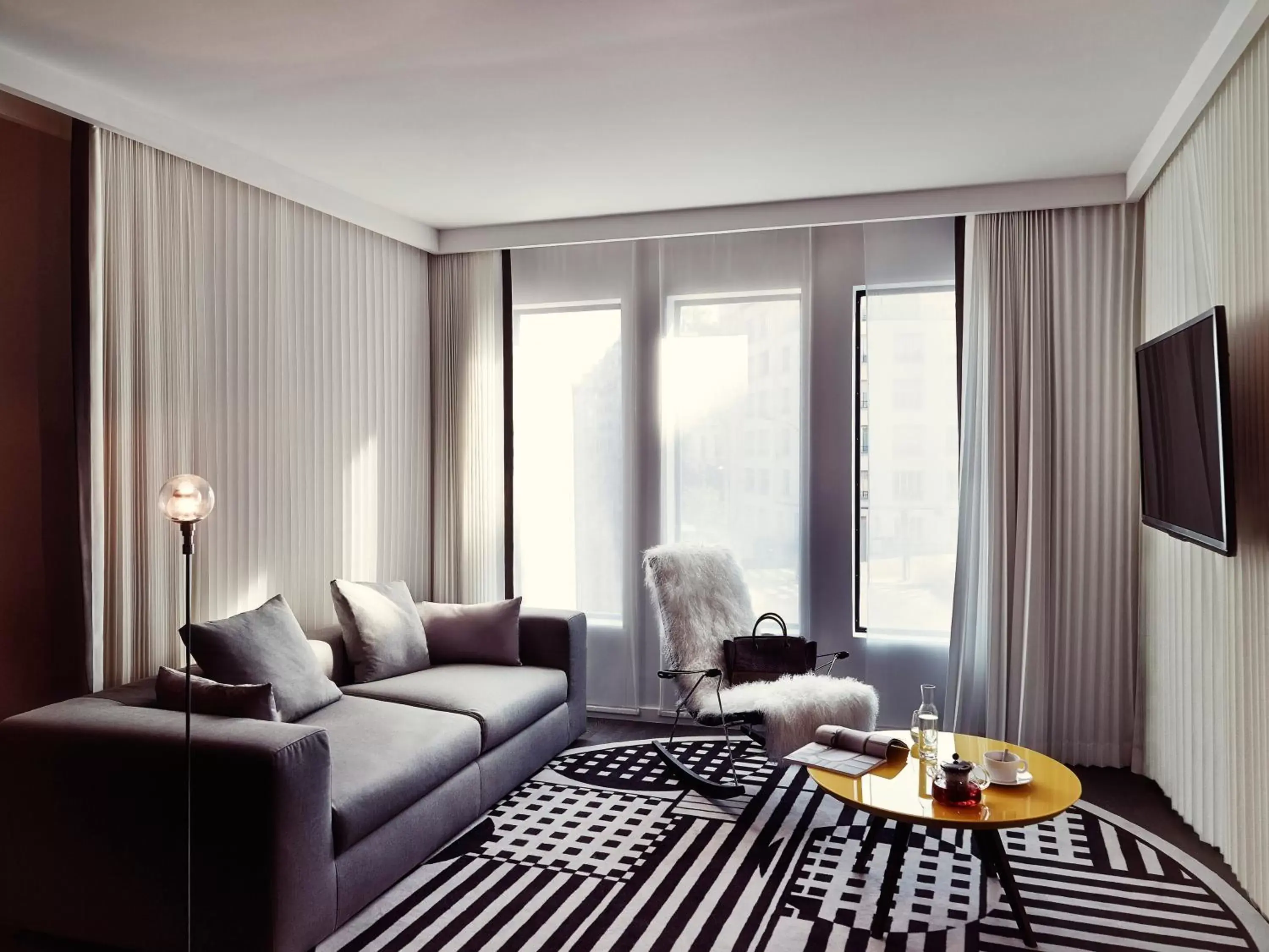 TV and multimedia in Molitor Hotel & Spa Paris - MGallery Collection